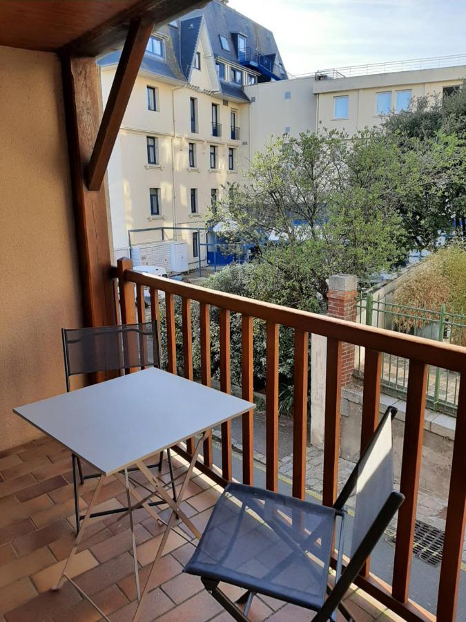 Le Petit Michelet Apartman Granville Kültér fotó